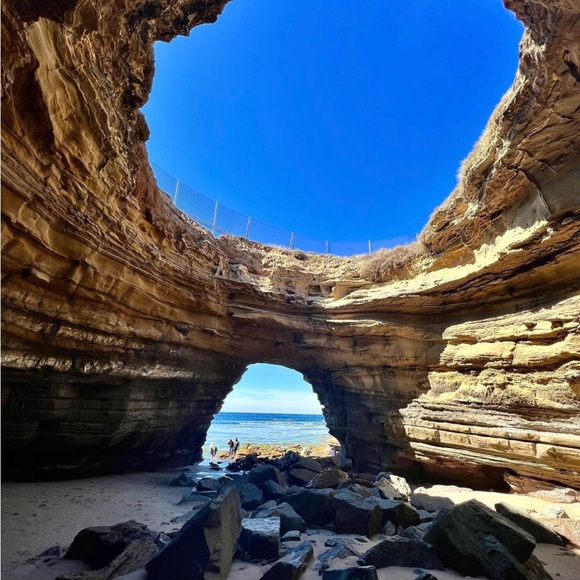 poshrugae1